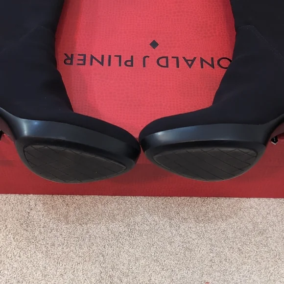 Donald J. Pliner Elegant Black Heeled Boots - Picture 8 of 11